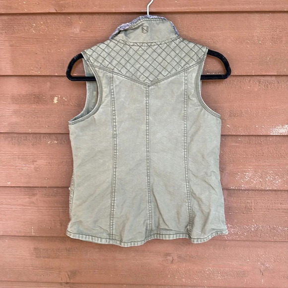 Noble Outfitters green quilted vest size small - Picture 3 of 4